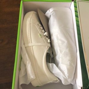 Woman Cariuma Shoe
